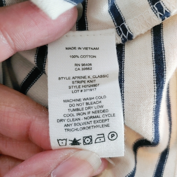 Theory Women's Aprine K_Classic Stripe Knit Top Off Shoulder Contemporary Sz M - Picture 9 of 9